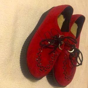 RED CREEPERS ~~goth vibes—
